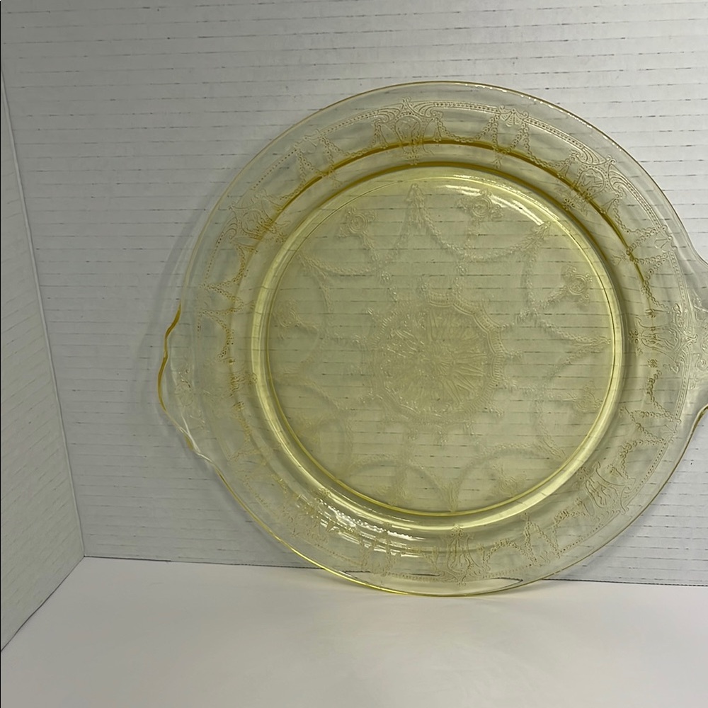 Yellow Glass‎ Dinnerware Plate with Decorative Pattern